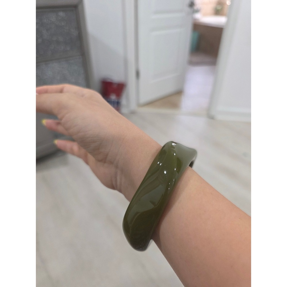 Olive Green Chunky Resin Bangle Bracelet Wavy Contoured Statement Retro Glossy